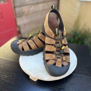 Keen Newport Hybrid Sandals Men's 11 Waterproof Leather Outdoor Gorpcore Brown